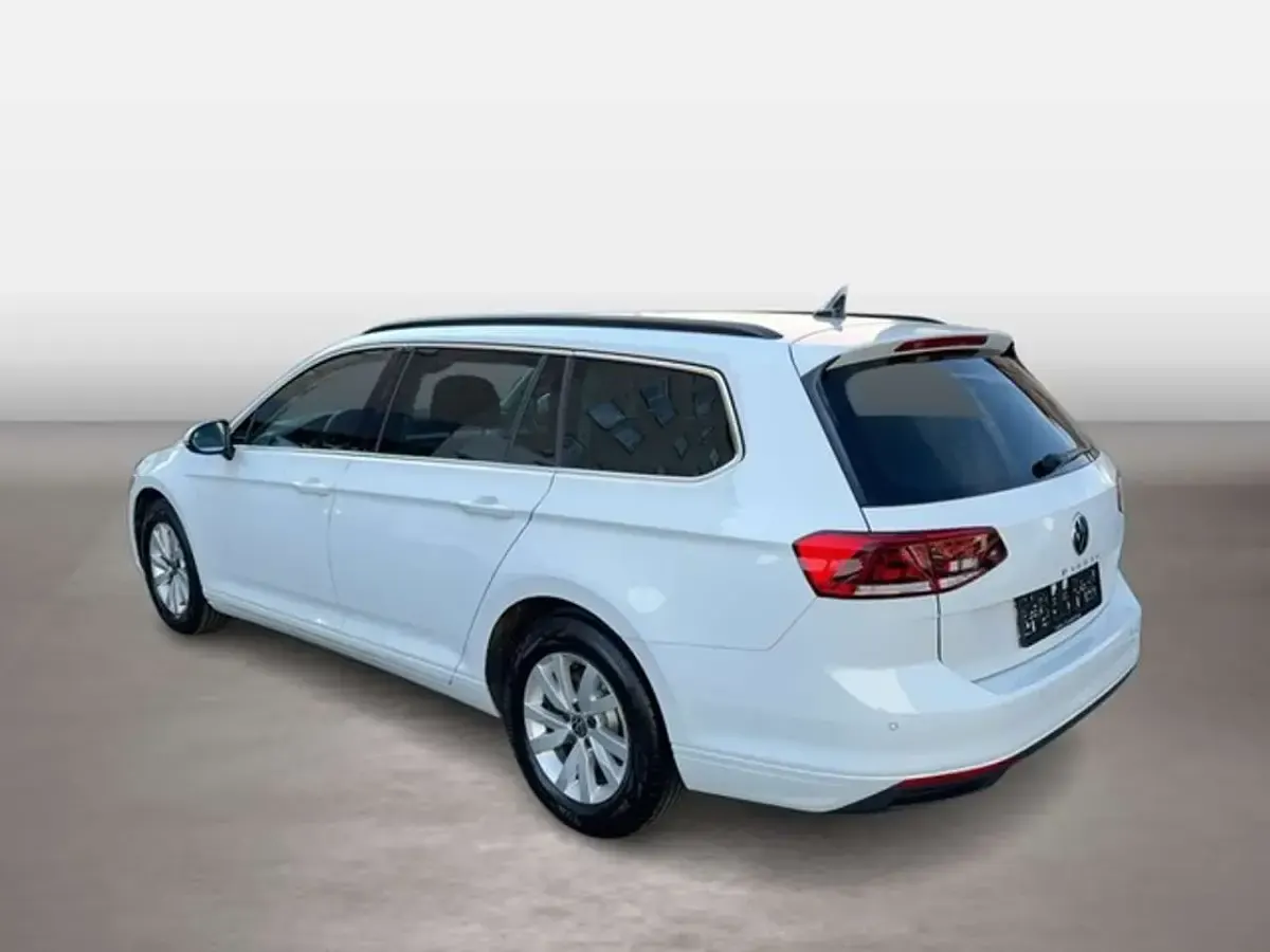 Gebraucht VW Passat Business 150 PS (110 kW) 2022 Gletscherweiß metallic Kombi