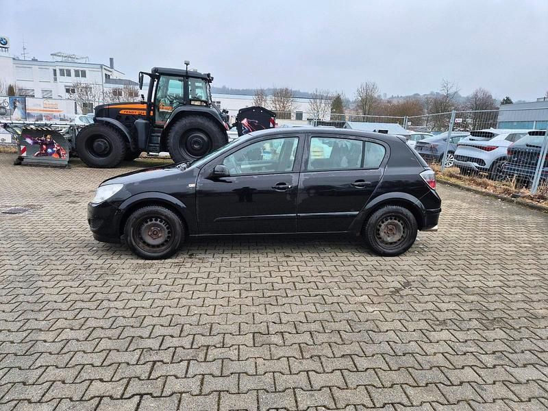 Gebraucht Opel Astra 115 PS (84 kW) 2009 Schwarz Kleinwagen