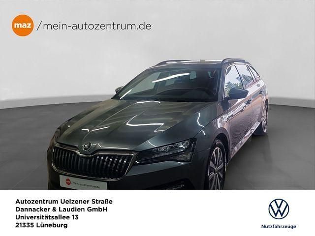 Graphitegrau Gebraucht 2022 Skoda Superb Ambition Kombi | 30.960 € (Etwas zu teuer) - Bild 1/4