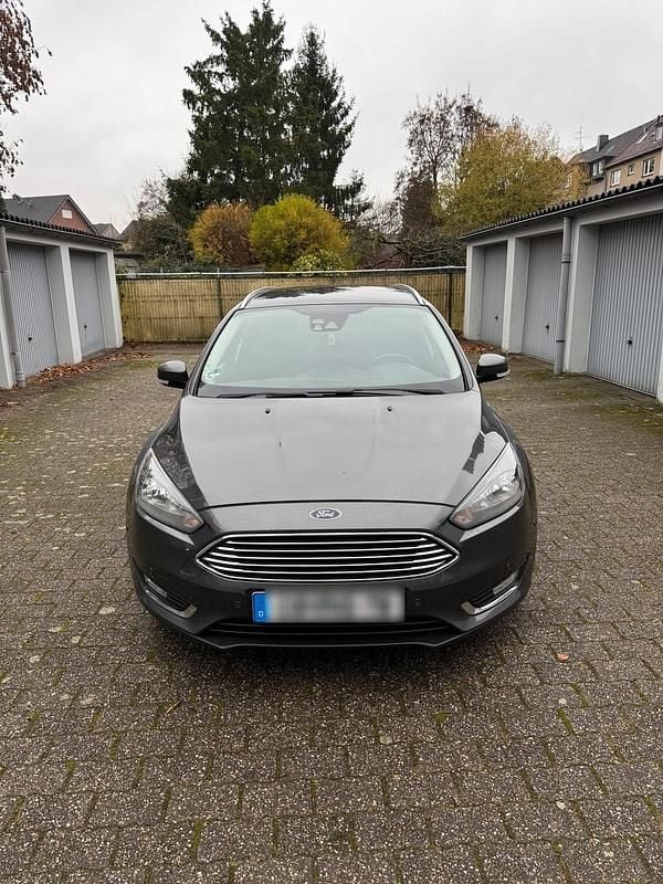 Grau Gebraucht 2016 Ford Focus Cool & Connect Kombi | 6.500 € (Guter Preis) - Bild 1/4