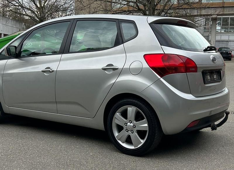 Gebraucht Kia Venga 125 PS (91 kW) 2012 Silber Kleinwagen