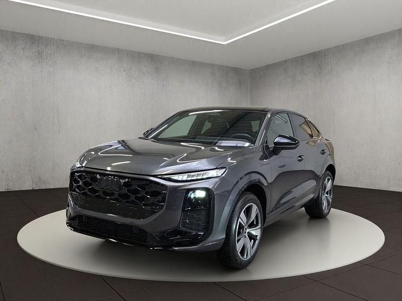 Grau Neu 2025 Audi Q3 Sportback Sport SUV | 55.150 € (Etwas zu teuer) - Bild 1/4