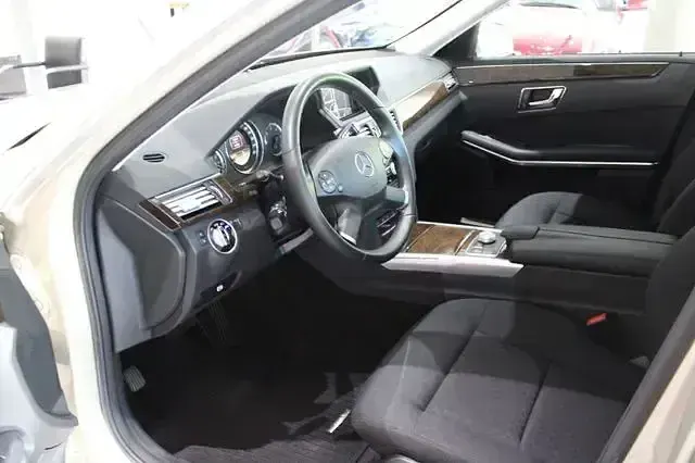 Gebraucht Mercedes E220 170 PS (125 kW) 2011 Andere Limousine