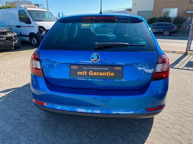 Gebraucht Skoda Rapid Drive 125 PS (91 kW) 2017 Blau Kleinwagen