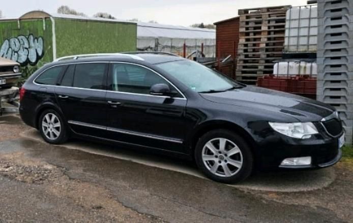 Schwarz Gebraucht 2011 Skoda Superb Elegance Kombi | 6.999 € - Bild 1/4