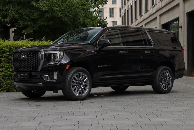 Onyx schwarz Gebraucht 2023 GMC Yukon SUV | 135.000 € - Bild 1/4