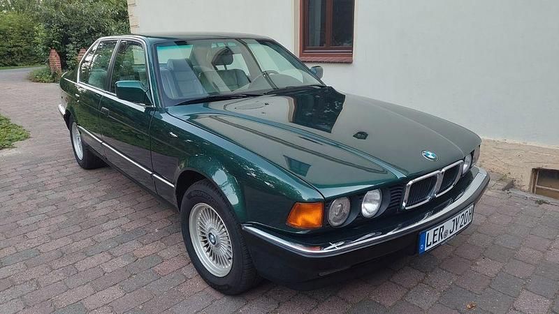 Grün Gebraucht 1987 BMW 750 Limousine | 19.800 € - Bild 1/4