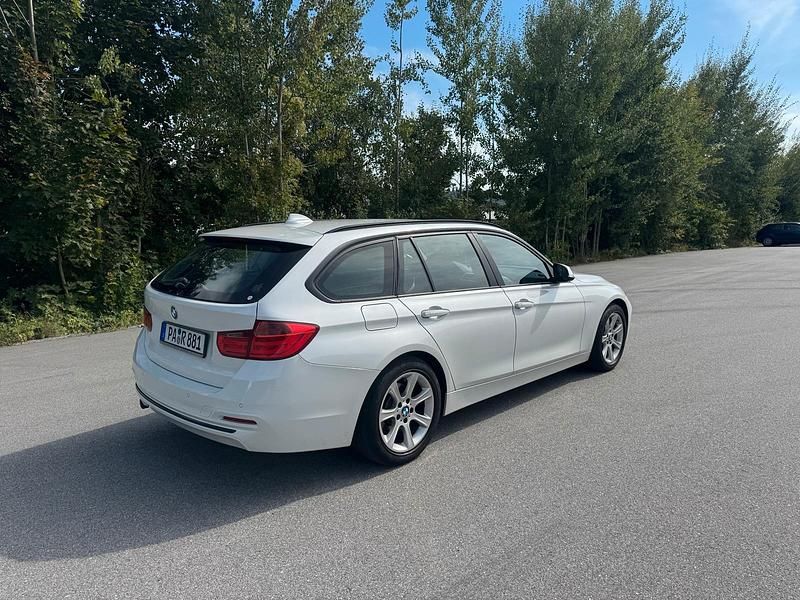 Weiß Gebraucht 2013 BMW 320 Shadowline Kombi | 8.800 € (Superpreis) - Bild 1/4
