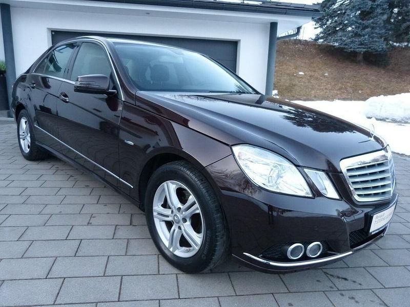 Second-hand Mercedes E200 184 CP (135 kW) 2010 Maro Berlinǎ