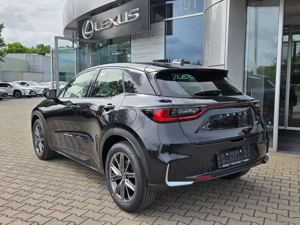 Neu Lexus LBX 136 PS (100 kW) 2026 Schwarz SUV