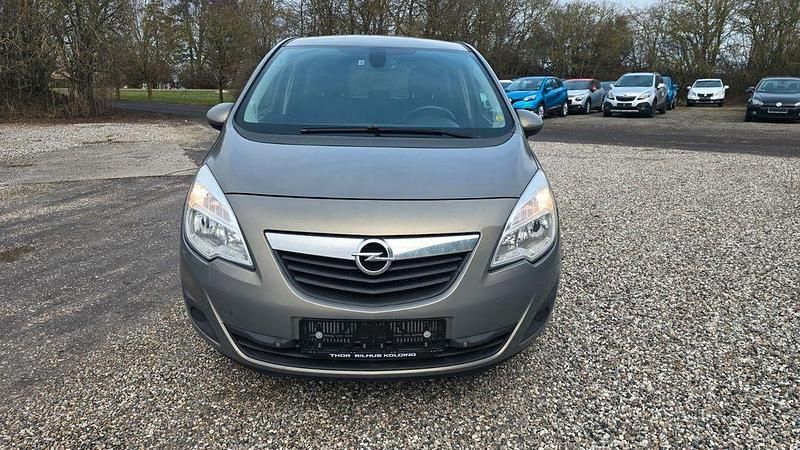 Gebraucht Opel Meriva Design Edition 95 PS (69 kW) 2011 Braun Van / Kleinbus