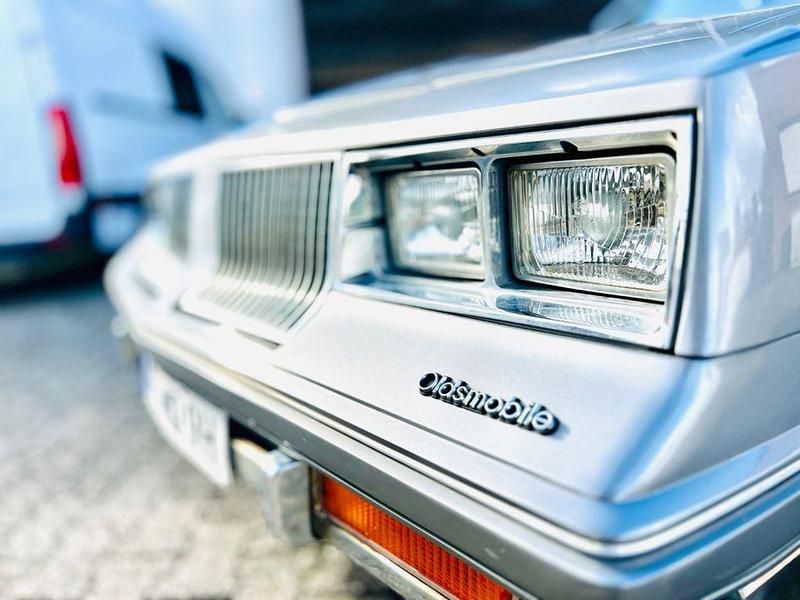 Gebraucht Oldsmobile Cutlass 156 PS (114 kW) 1983 Grau Limousine