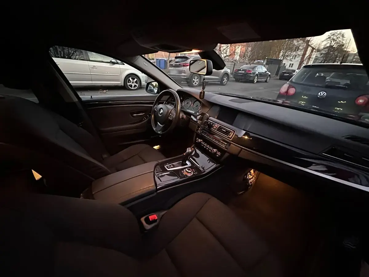 Gebraucht BMW 520 Basis 184 PS (135 kW) 2011 Schwarz Kombi