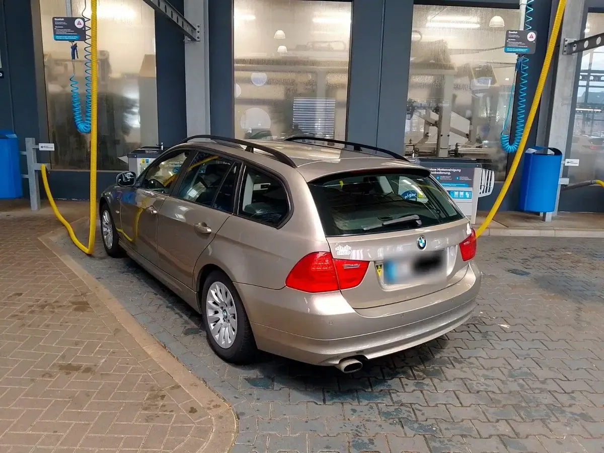 Gebraucht BMW 320 Comfort Edition 170 PS (125 kW) 2009 Gold Kombi