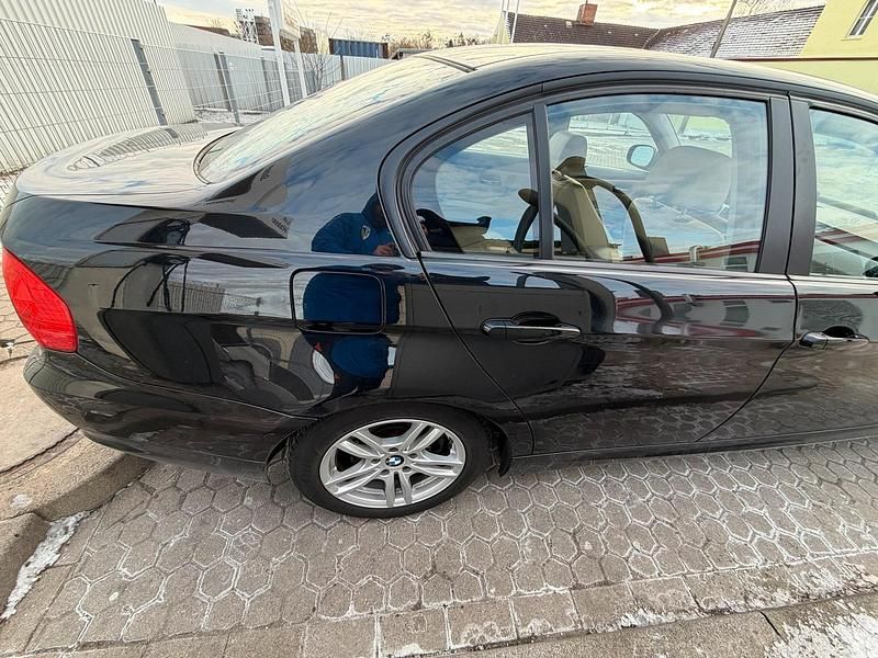 Gebraucht BMW 318 143 PS (105 kW) 2008 Schwarz Limousine