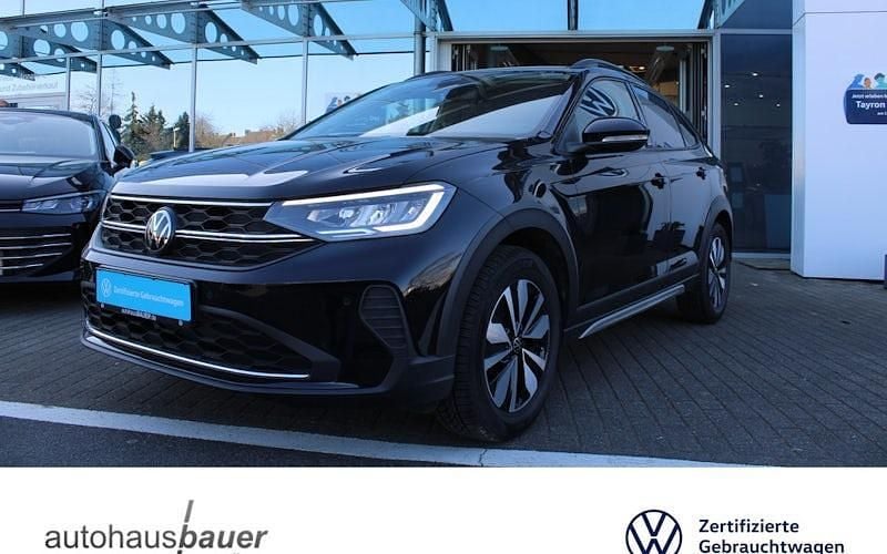 Schwarz / deep black (metallic) Gebraucht 2024 VW Taigo Life SUV | 20.880 € (Fairer Preis) - Bild 1/4