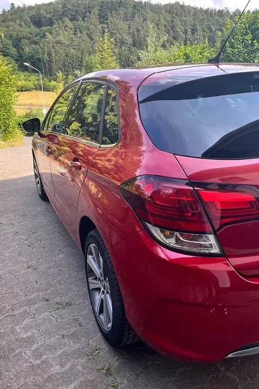 Gebraucht Citroën C4 SELECTION 131 PS (96 kW) 2018 Rot Limousine
