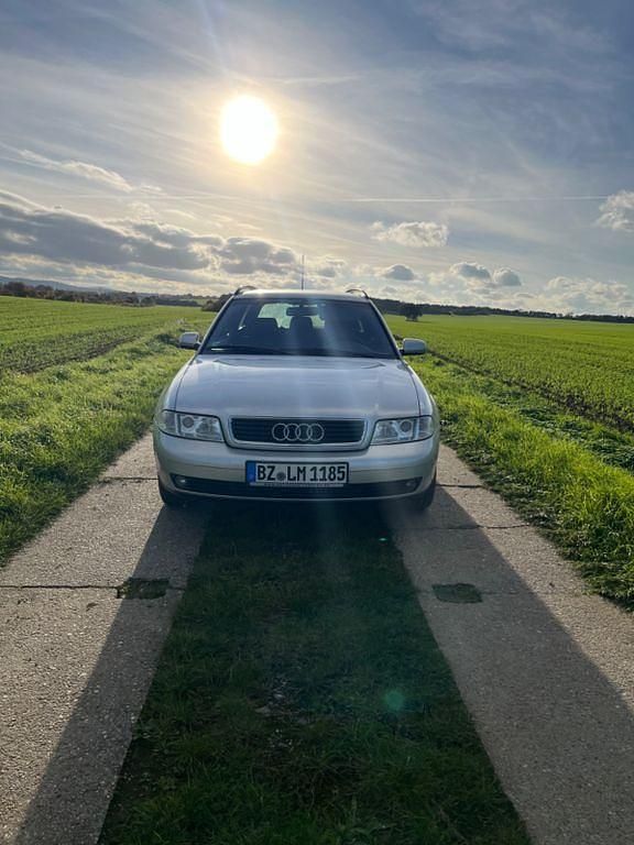 Schwarz Gebraucht 1999 Audi A4 Kombi | 3.000 € (Etwas zu teuer) - Bild 1/4