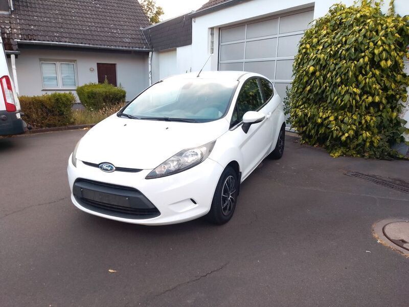 Weiß Gebraucht 2010 Ford Fiesta Titanium Kleinwagen | 1.999 € (Superpreis) - Bild 1/4