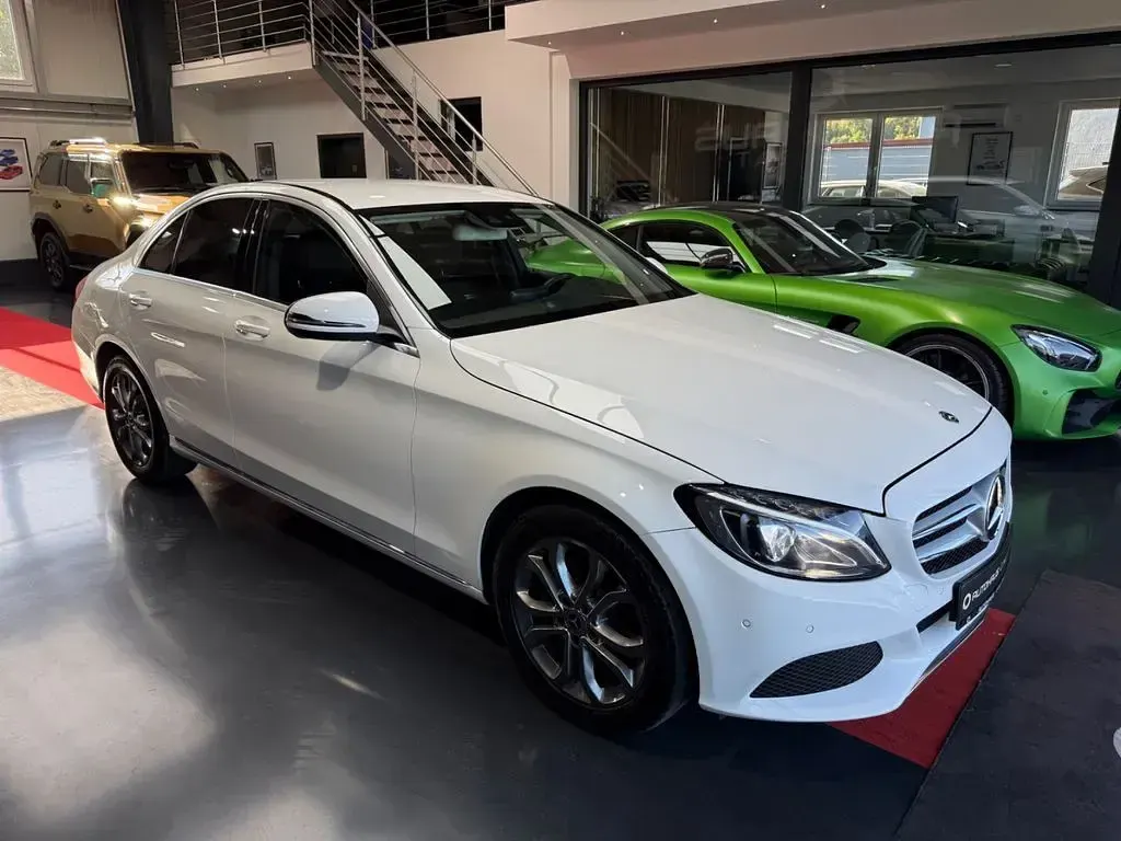 Gebraucht Mercedes C200 Avantgarde 184 PS (135 kW) 2018 Weiß Limousine