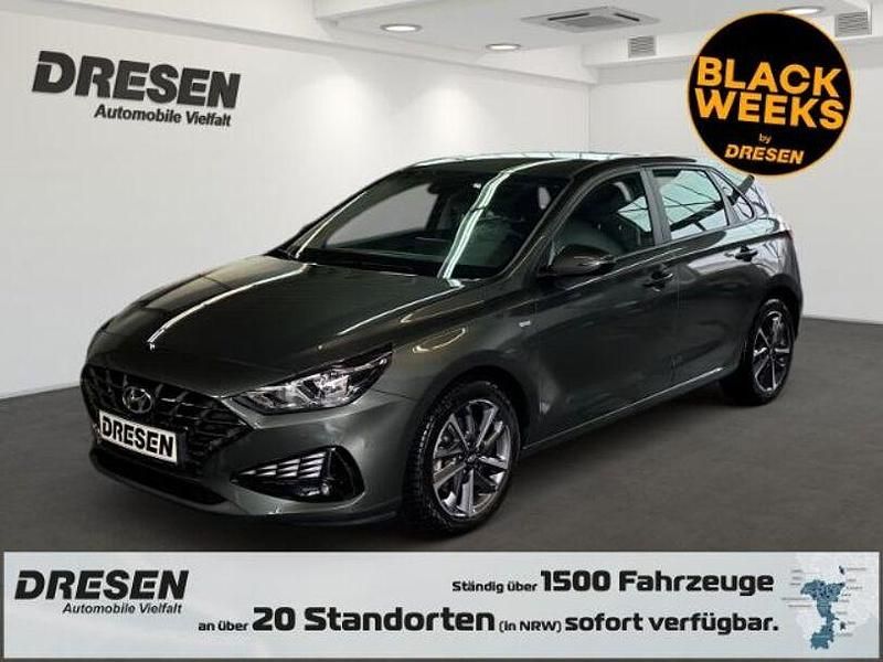Grau Gebraucht 2024 Hyundai i30 Trend Limousine | 20.990 € (Fairer Preis) - Bild 1/4