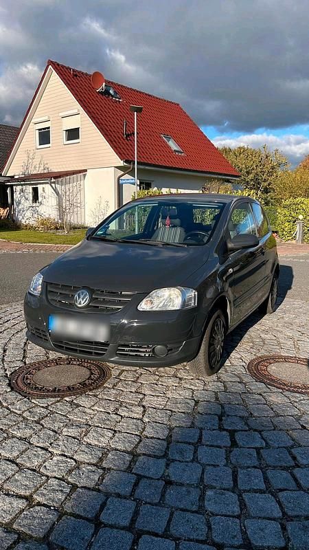 Grau Gebraucht 2008 VW Fox Kleinwagen | 1.600 € (Fairer Preis) - Bild 1/4