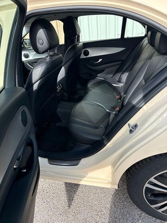 Gebraucht Mercedes E200 160 PS (117 kW) 2023 Beige Limousine