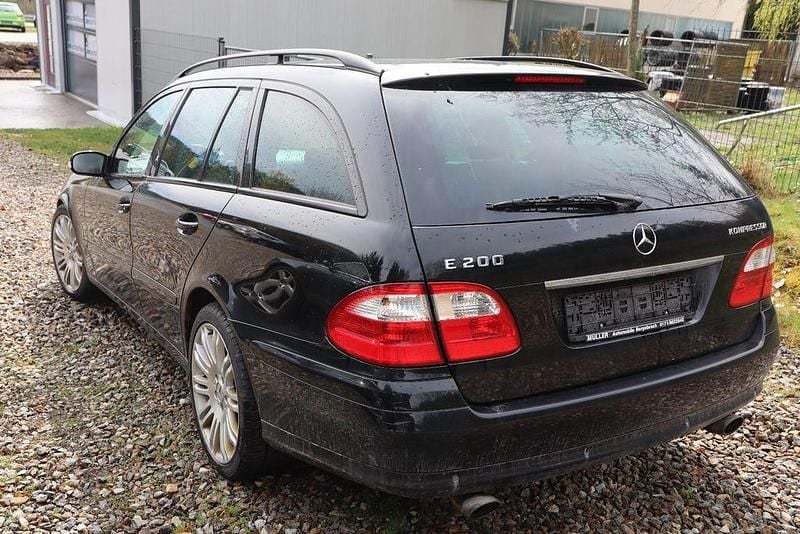 Second-hand Mercedes E200 163 CP (119 kW) 2003 Negru Break