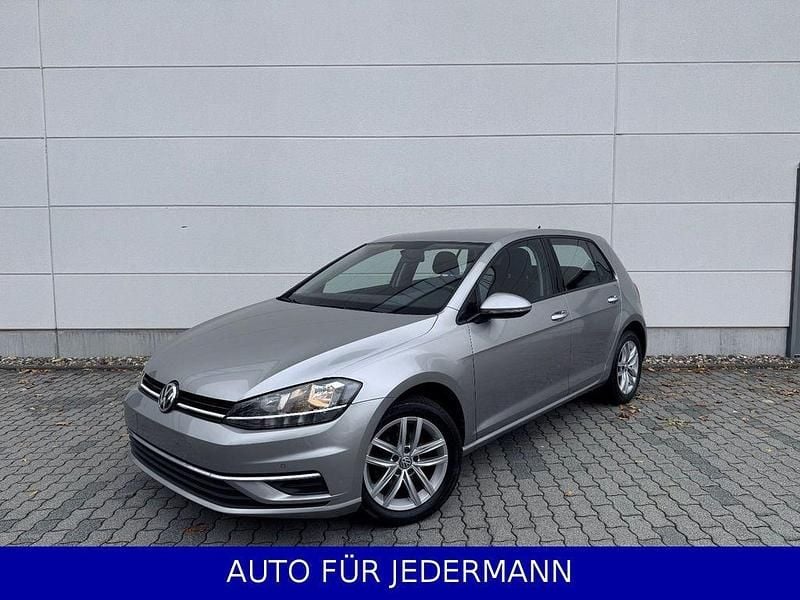 Tungsten silver Gebraucht 2017 VW Golf VII Comfortline Limousine | 13.980 € (Fairer Preis) - Bild 1/4
