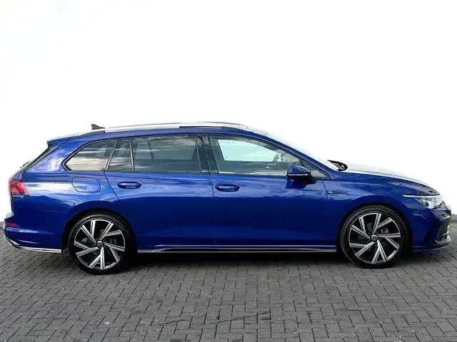 Gebraucht VW Golf VIII R-line 150 PS (110 kW) 2023 Lapiz blue (metallic) Kombi