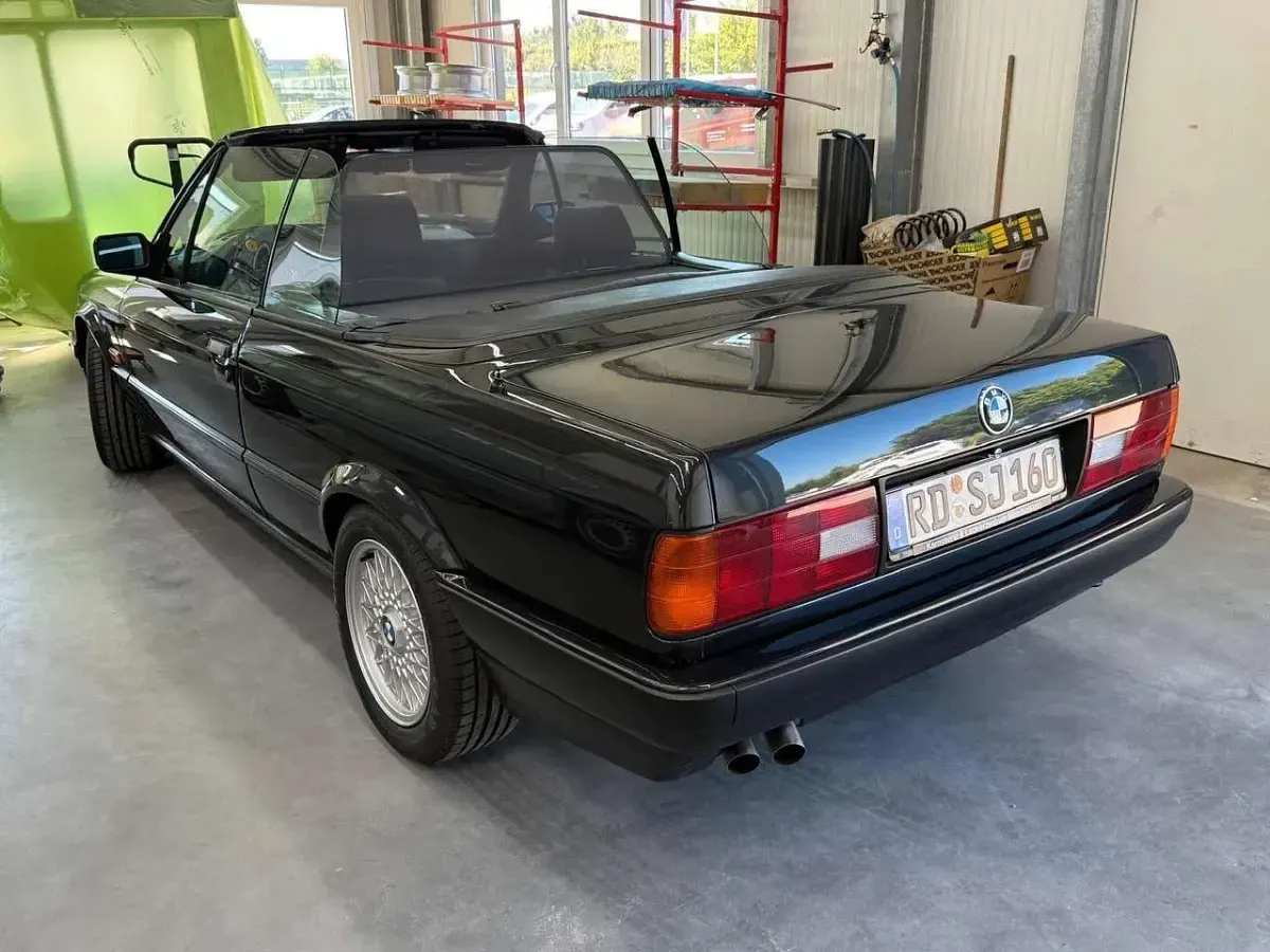 Gebraucht BMW 320 Cabriolet Performance 129 PS (94 kW) 1992 Schwarz Cabrio