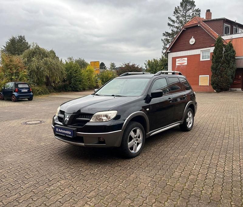 Schwarz Gebraucht 2006 Mitsubishi Outlander Intense SUV | 3.999 € (Fairer Preis) - Bild 1/4