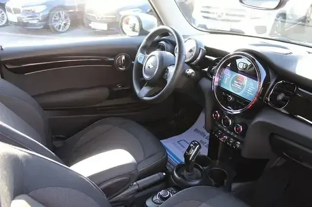 Gebraucht Mini Cooper Essential 136 PS (100 kW) 2023 Melting silver iii Kleinwagen