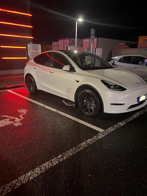 Weiß Gebraucht 2023 Tesla Model Y Long Range AWD SUV | 36.500 € (Guter Preis) - Bild 1/3