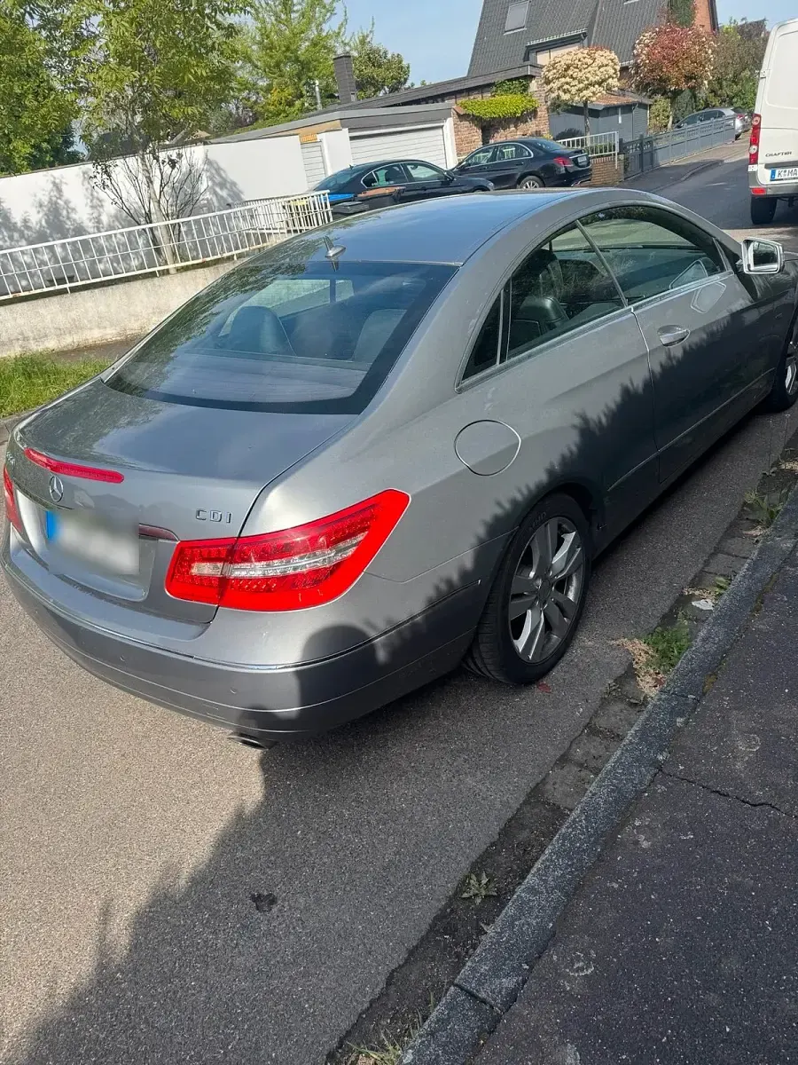 Gebraucht Mercedes E350 265 PS (194 kW) 2011 Silber Coupé