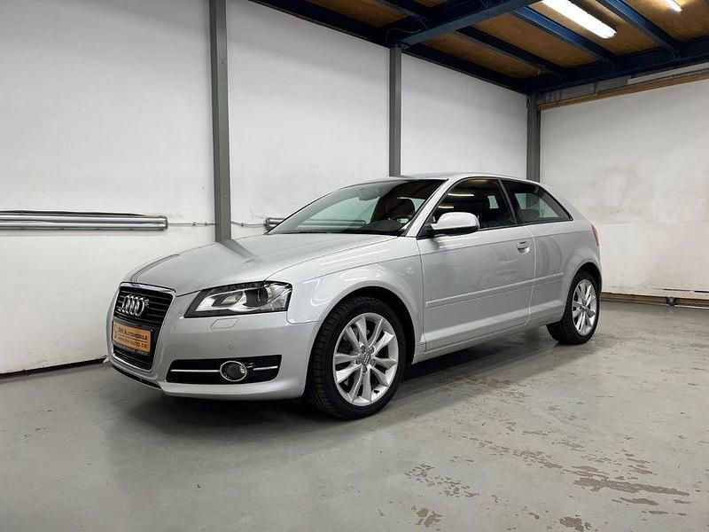Silber Gebraucht 2011 Audi A3 Ambition Limousine | 11.900 € (Teuer) - Bild 1/4
