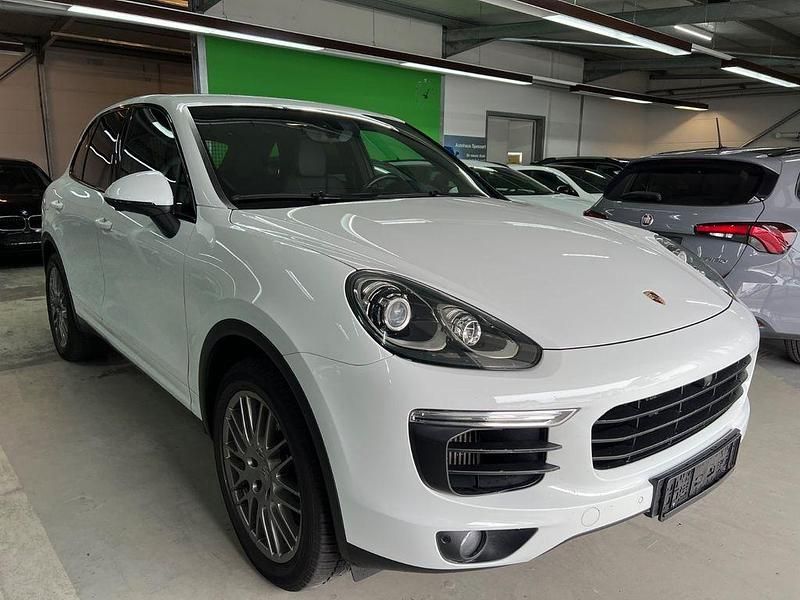 Weiß Gebraucht 2015 Porsche Cayenne SUV | 25.050 € (Fairer Preis) - Bild 1/4