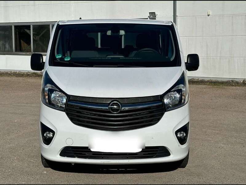 Weiß Gebraucht 2017 Opel Vivaro Cosmo Van | 13.200 € (Teuer) - Bild 1/4