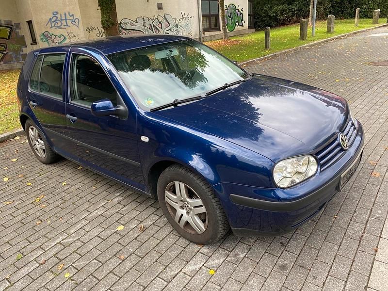 Blau Gebraucht 2002 VW Golf IV Kleinwagen | 3.300 € (Etwas zu teuer) - Bild 1/4