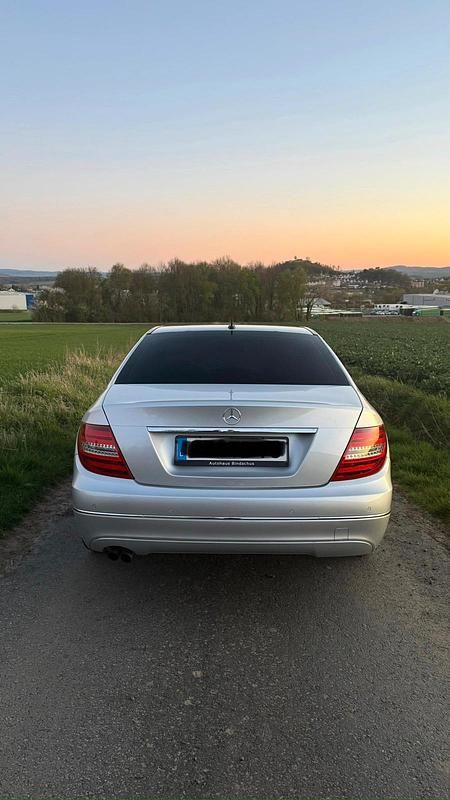 Gebraucht Mercedes C180 156 PS (114 kW) 2013 Silber Limousine