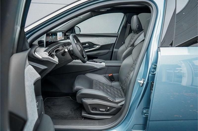 Gebraucht Peugeot e-3008 Avantage 156 kW (213 PS) 2024 Blau SUV