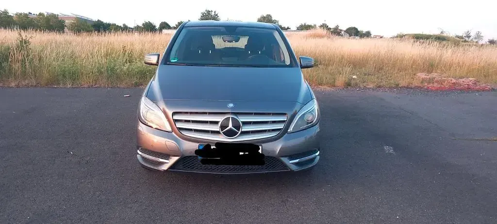 Gebraucht Mercedes B180 122 PS (89 kW) 2014 Grau Kleinwagen