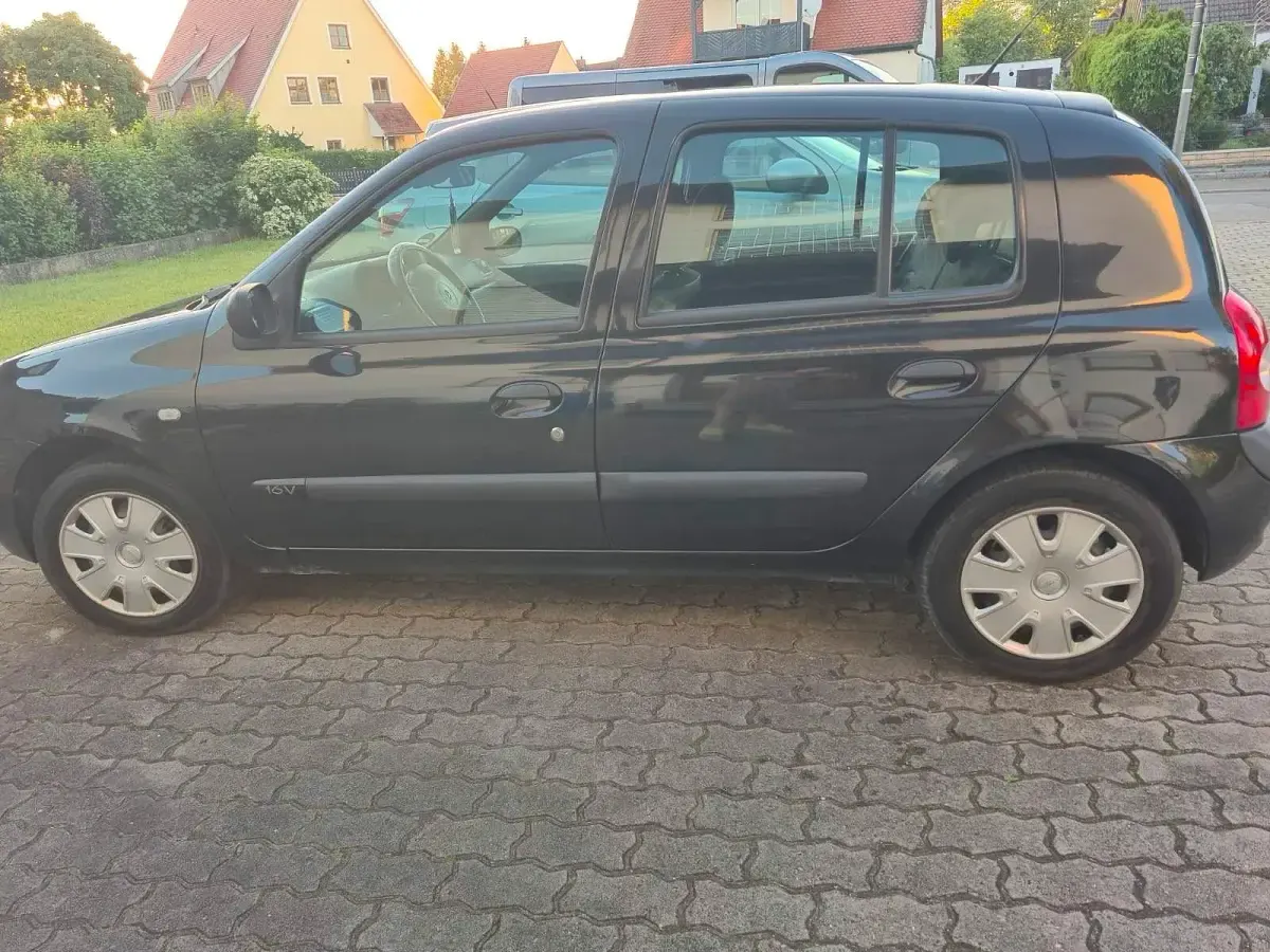 Gebraucht Renault Clio II 75 PS (55 kW) 2002 Schwarz Kleinwagen