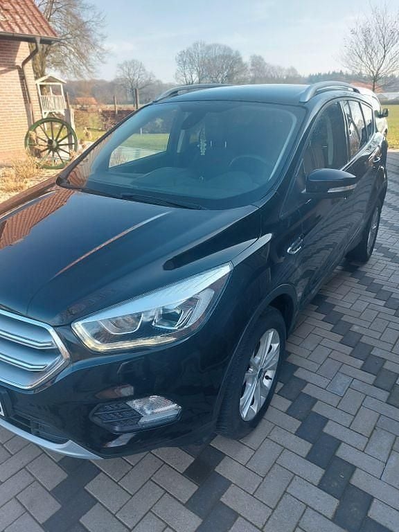 Gebraucht Ford Kuga Titanium 150 PS (110 kW) 2018 Schwarz SUV