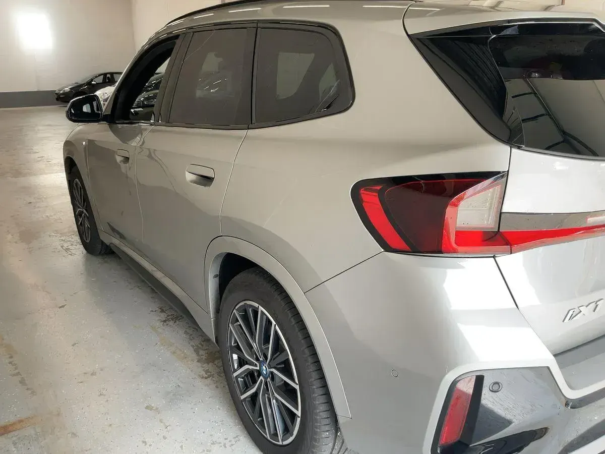 Gebraucht BMW iX1 M Sport 230 kW (313 PS) 2023 Silber SUV