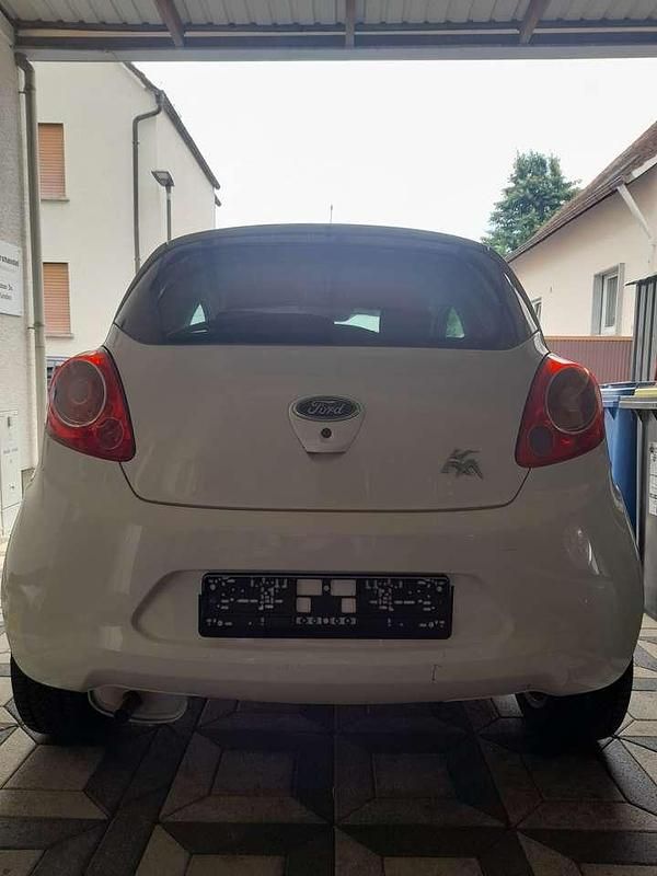 Weiß Gebraucht 2010 Ford Ka Kleinwagen | 2.750 € (Fairer Preis) - Bild 1/4