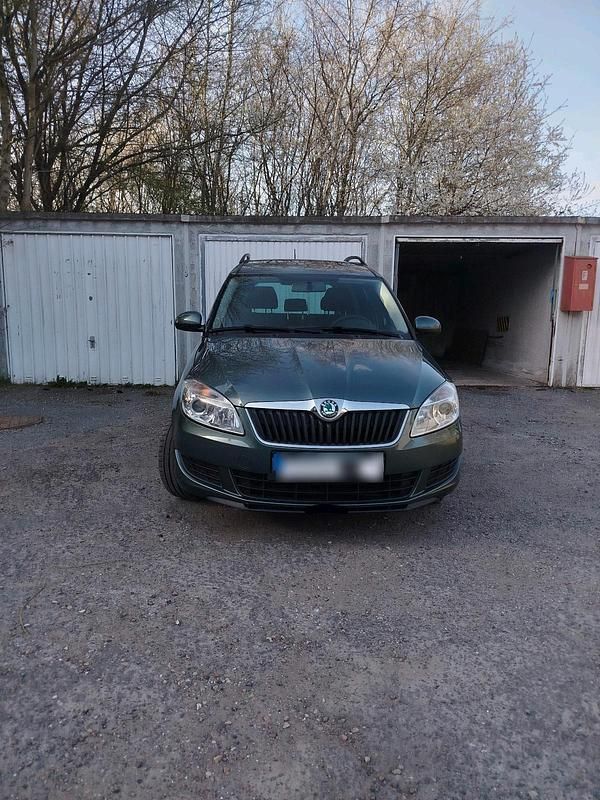 Gebraucht Skoda Roomster 85 PS (62 kW) 2012 Grün Van / Kleinbus