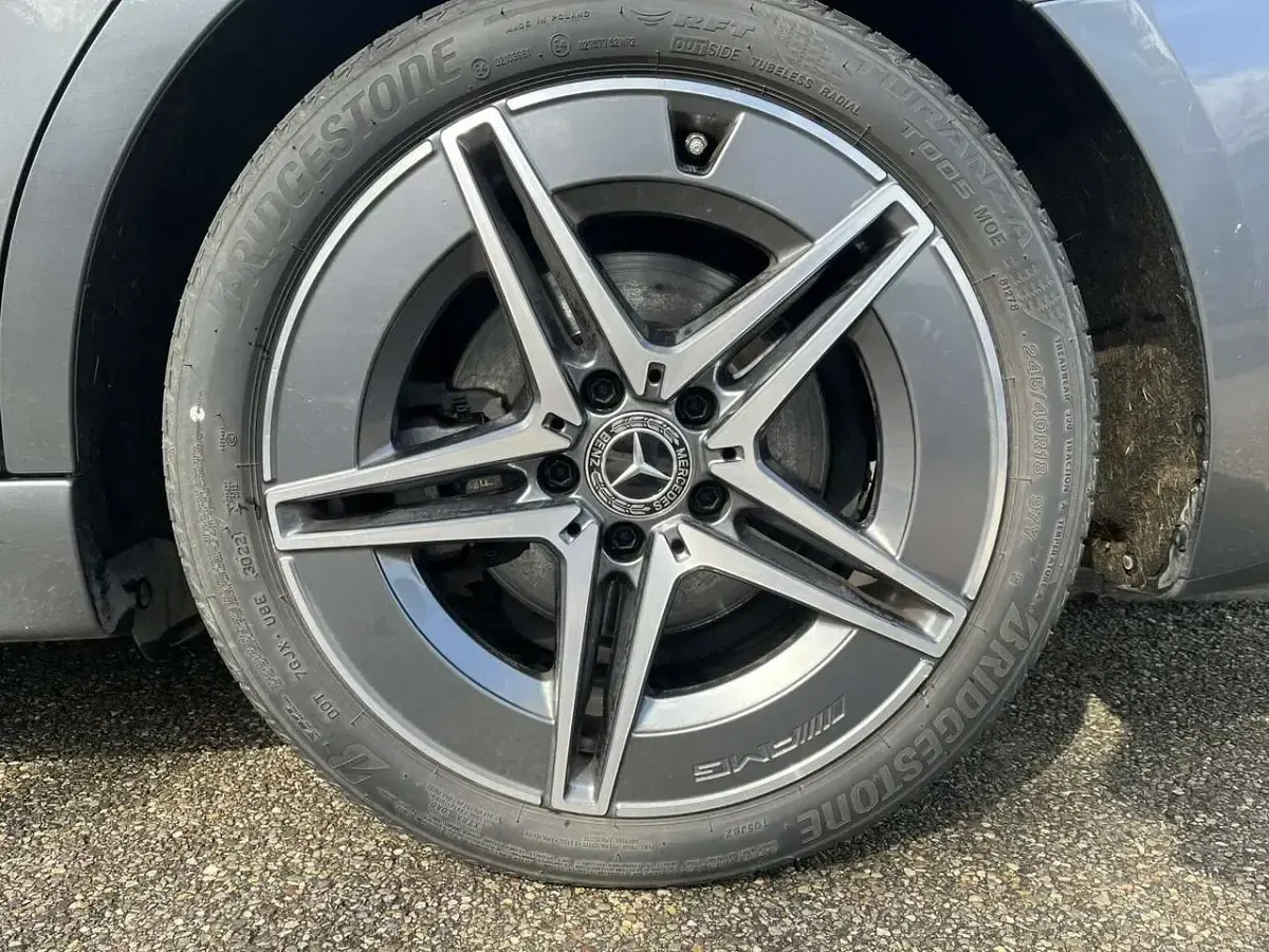 Gebraucht Mercedes C180 AMG 170 PS (125 kW) 2022 Lack selenitgrau Kombi