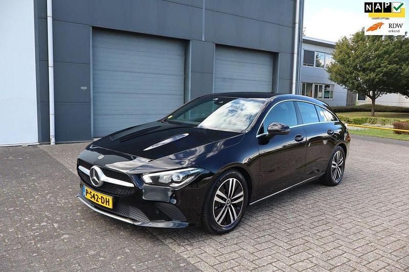 Schwarz Gebraucht 2022 Mercedes CLA200 Shooting Brake Business Kombi | 18.148 € (Superpreis) - Bild 1/4