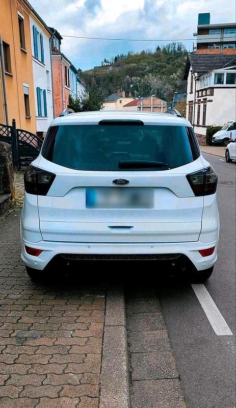 Gebraucht Ford Kuga ST-Line 180 PS (132 kW) 2018 Weiß SUV